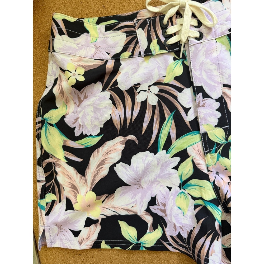 Billabong Shadow Tropical Board Shorts Women's Large Black Floral NWT - Picture 4 of 7